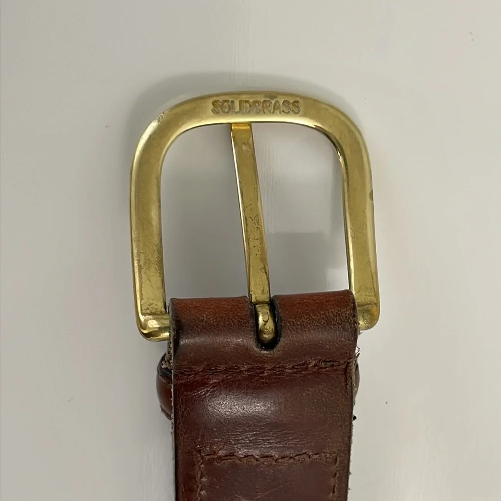 Brown leather belt with center‎ stitch details. Size 32.  Solid brass buckle.